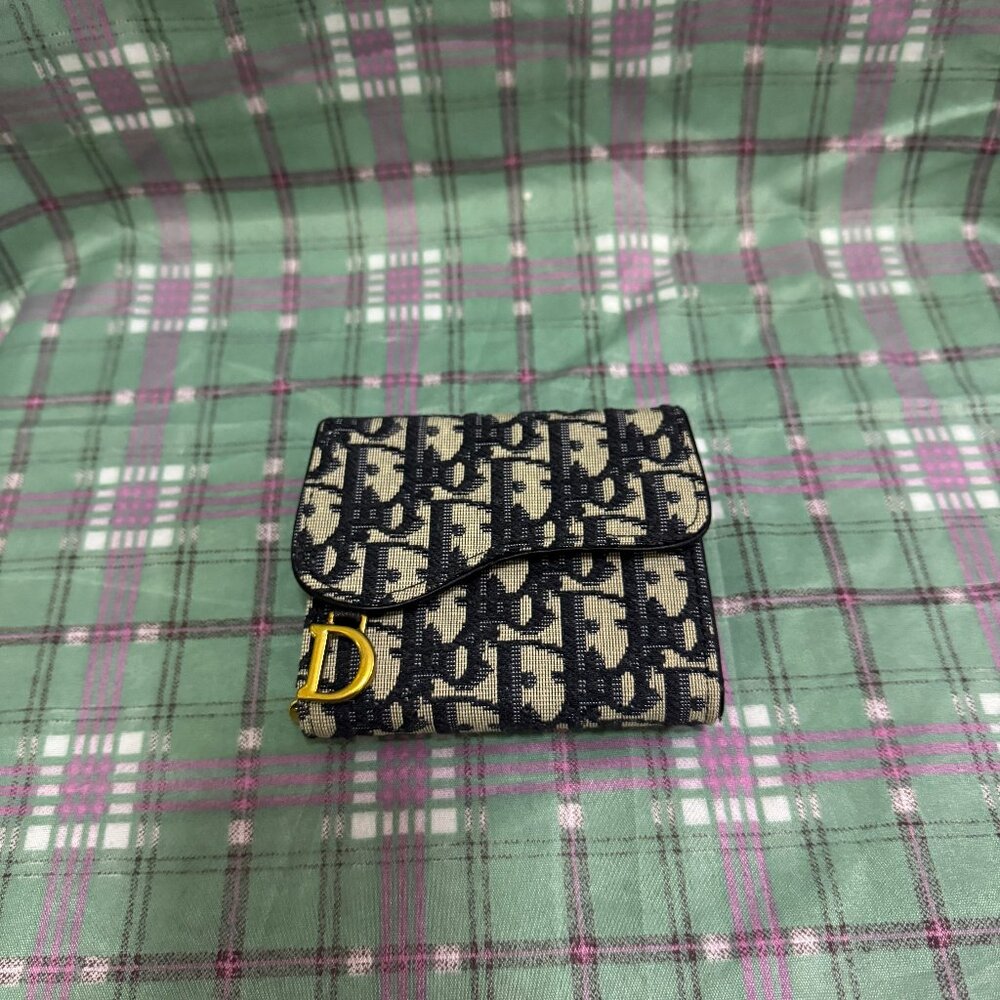 Dior wallet